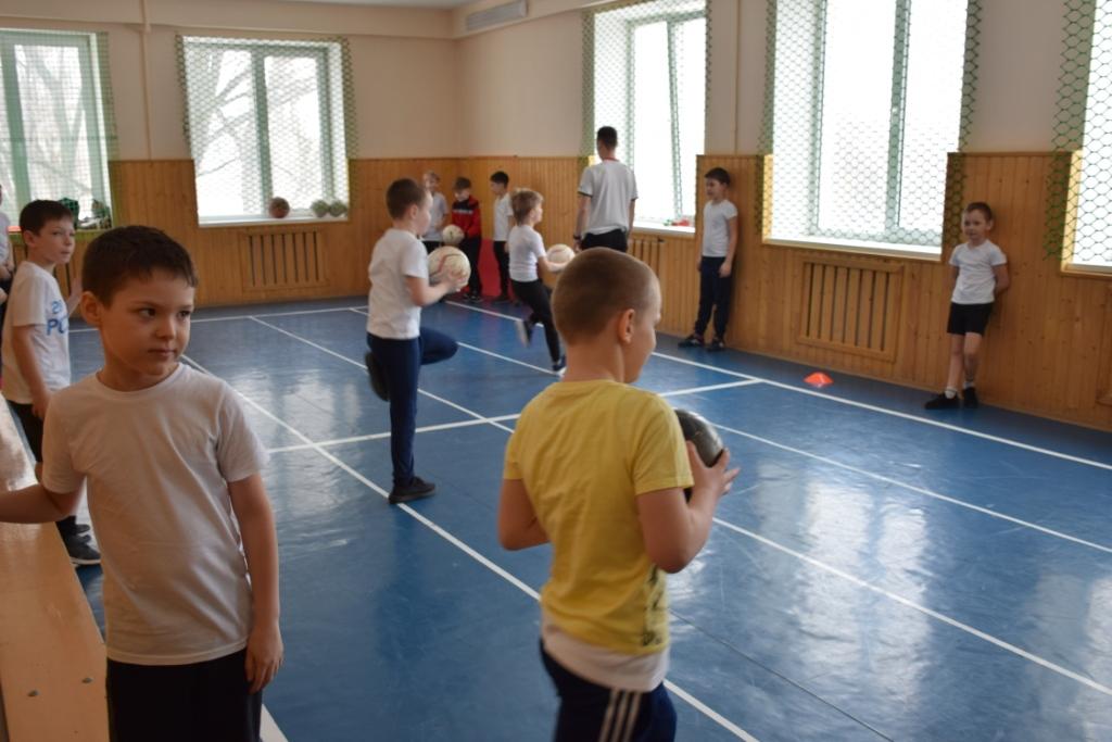 На базе Инженерного лицея для юных жителей Агафоновки организованы занятия в области творчества и спорта