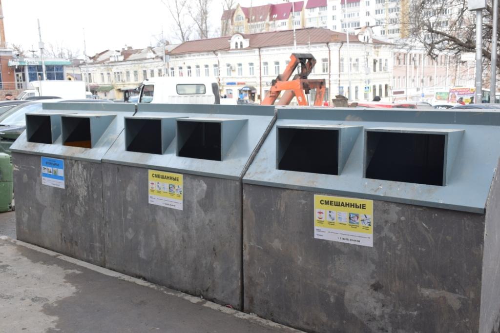 На нескольких улицах города появились контейнеры для раздельного сбора мусора