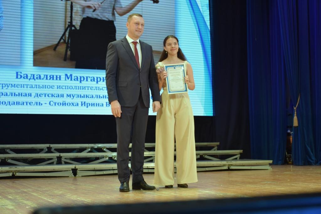 Юные саратовские таланты получили стипендии Губернатора