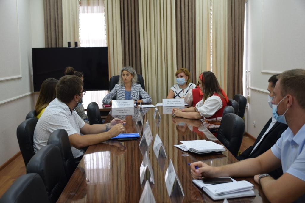 С представителями общественных и волонтерских молодежных организаций Саратова обсудили развитие туризма в городе