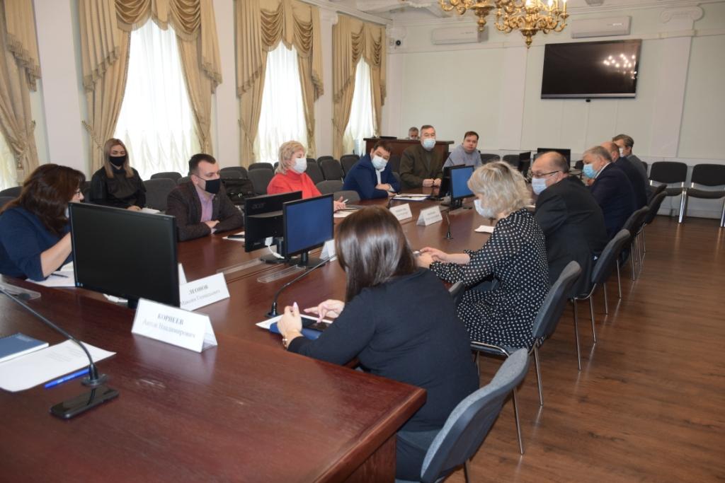 В администрации города обсудили возможность сохранения исторических зданий в центре Саратова