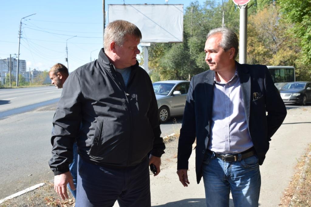 Михаил Исаев проинспектировал ход ремонта пешеходных зон в нескольких районах города