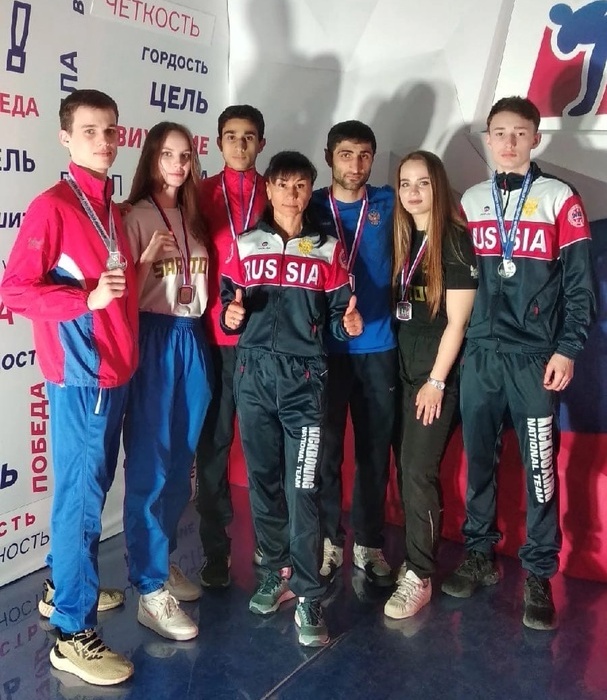 Саратовские кикбоксеры успешно выступили на Всероссийских соревнованиях