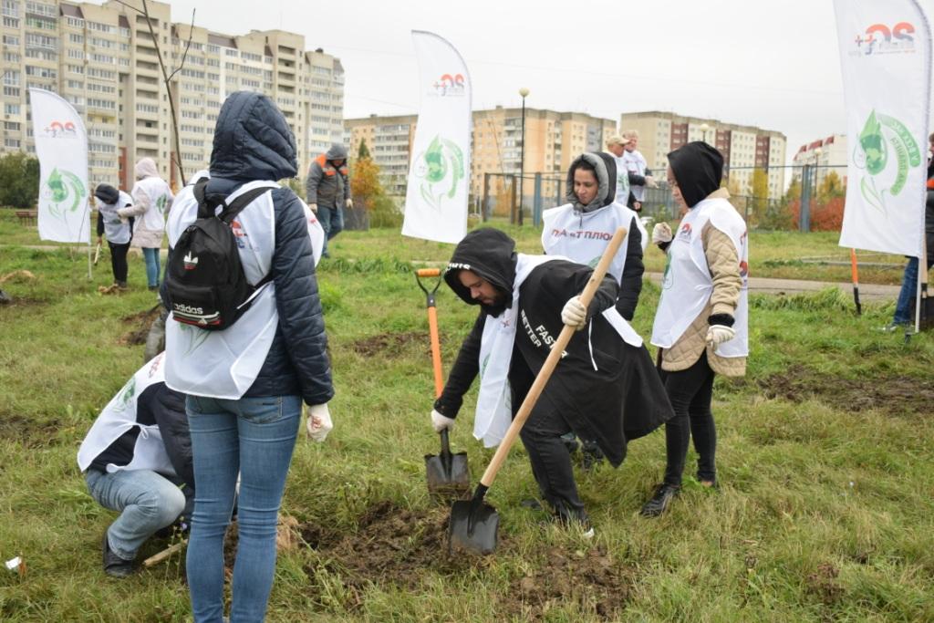 В Саратове состоялась высадка зеленых насаждений в рамках Всероссийской акции «Сохраним лес»