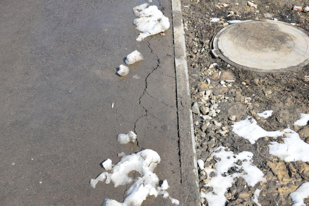 Главы администраций Фрунзенского и Волжского районов оценили состояние отремонтированных в прошлом году тротуаров