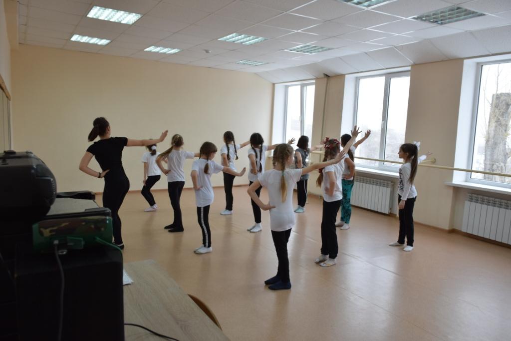 На базе Инженерного лицея для юных жителей Агафоновки организованы занятия в области творчества и спорта