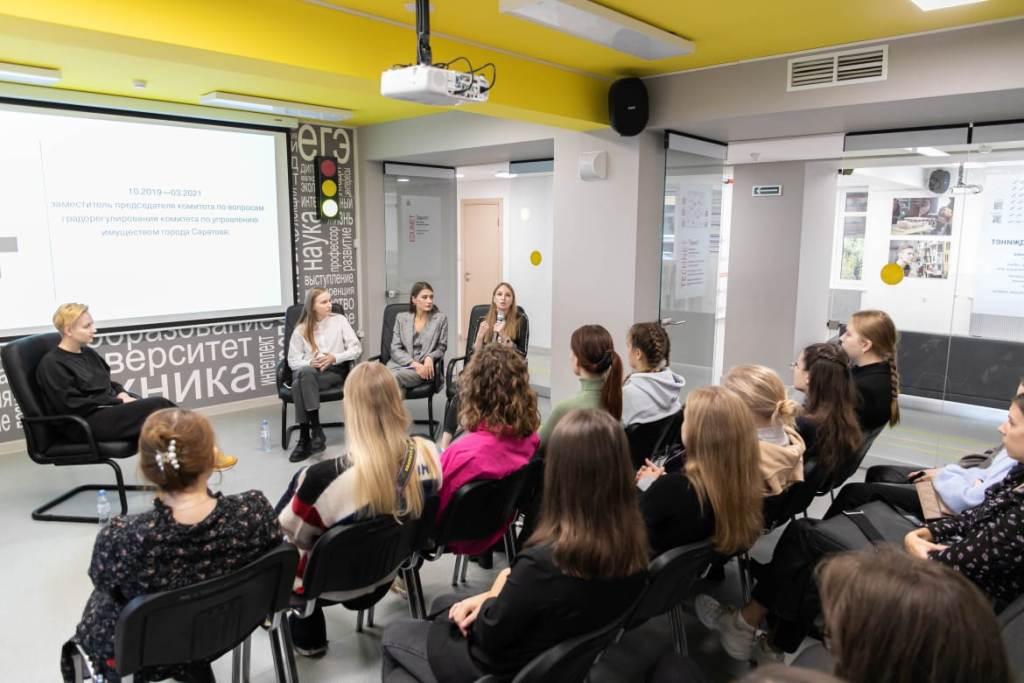 Анастасия Пузанова приняла участие в дискуссии о роли профессии архитектора в России и мире