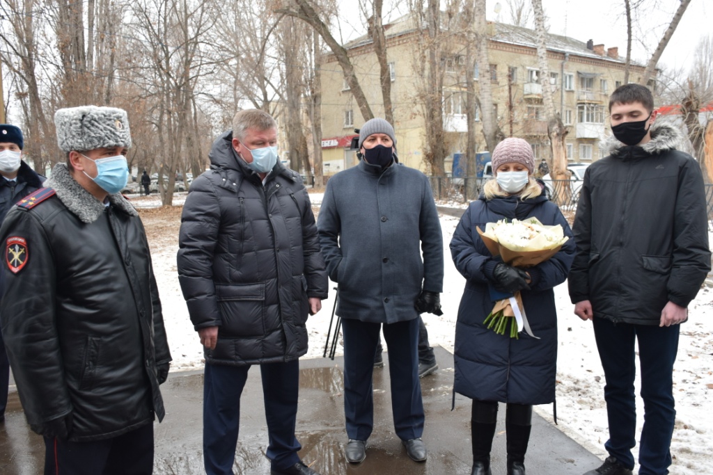 Скверу в Заводском районе присвоено имя погибшего при исполнении служебного долга полицейского Михаила Гадеева