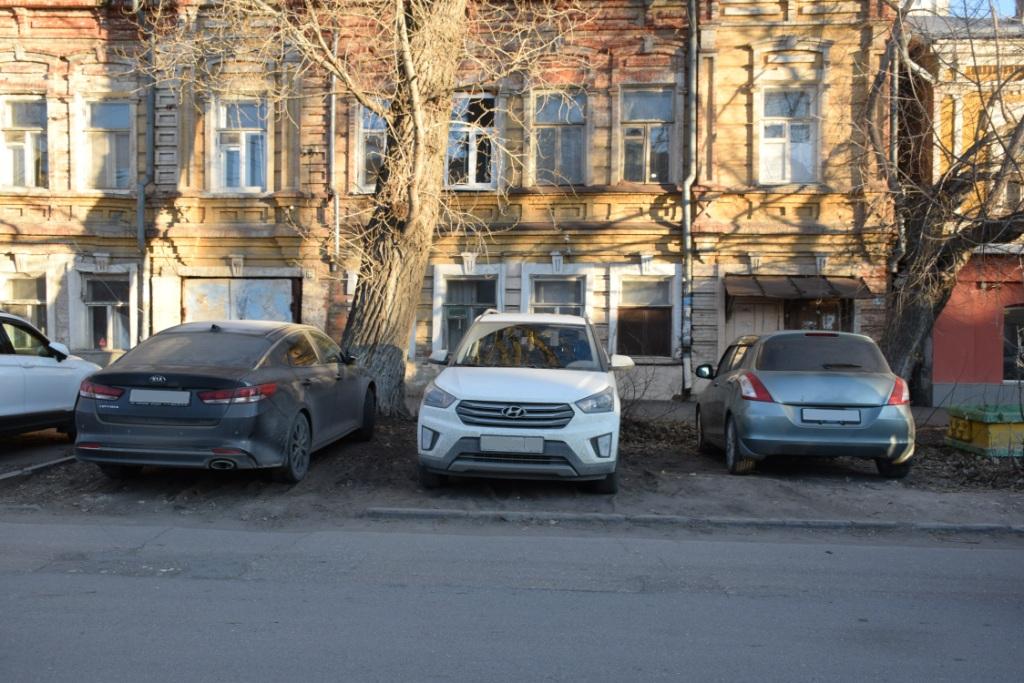 В центре Саратова прошел инспекционный выезд по несанкционированной парковке