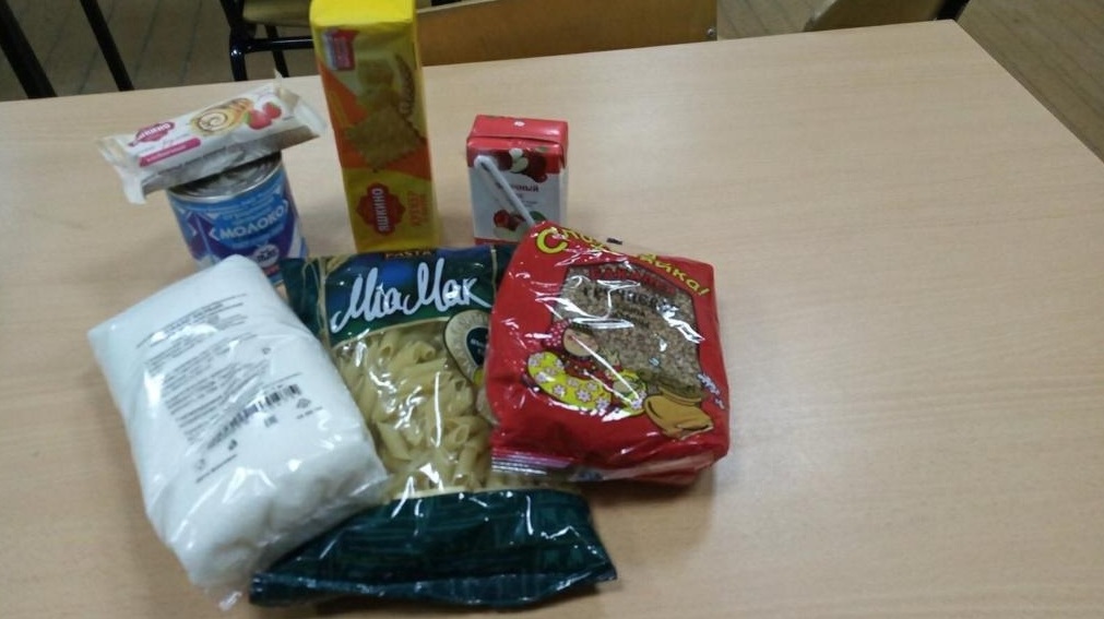 В Саратове продолжают выдавать школьникам продуктовые наборы