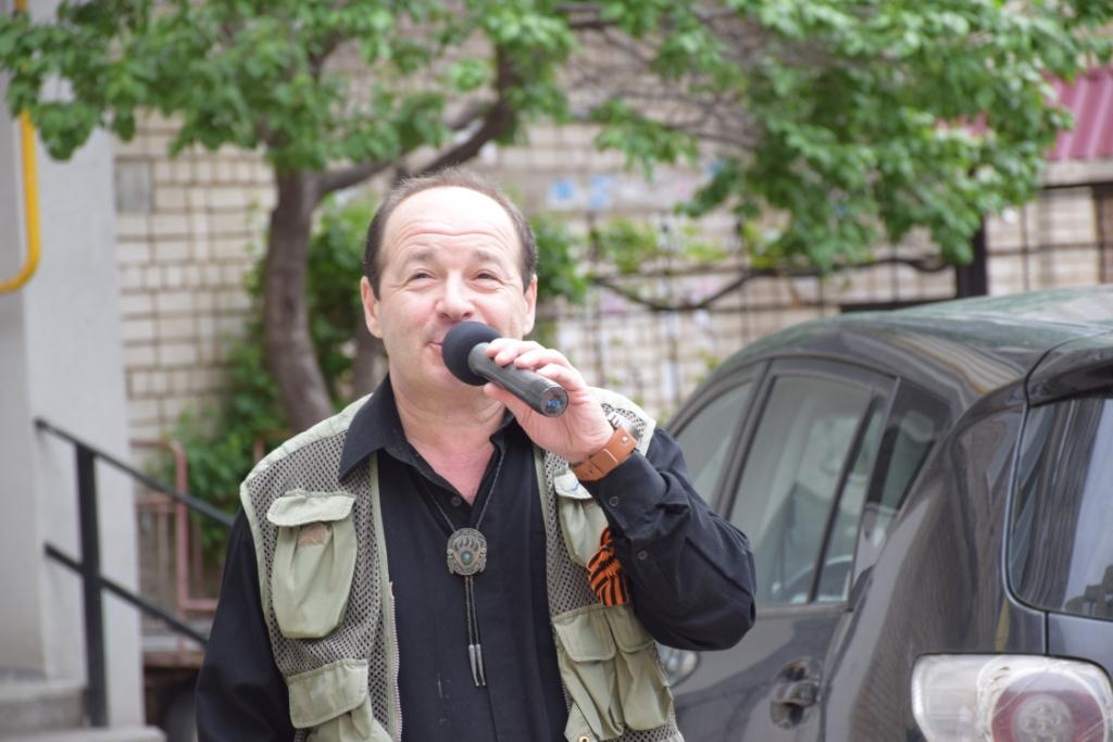 Саратовские вокалисты 9 Мая исполнили известную песню Давида Тухманова «День Победы»
