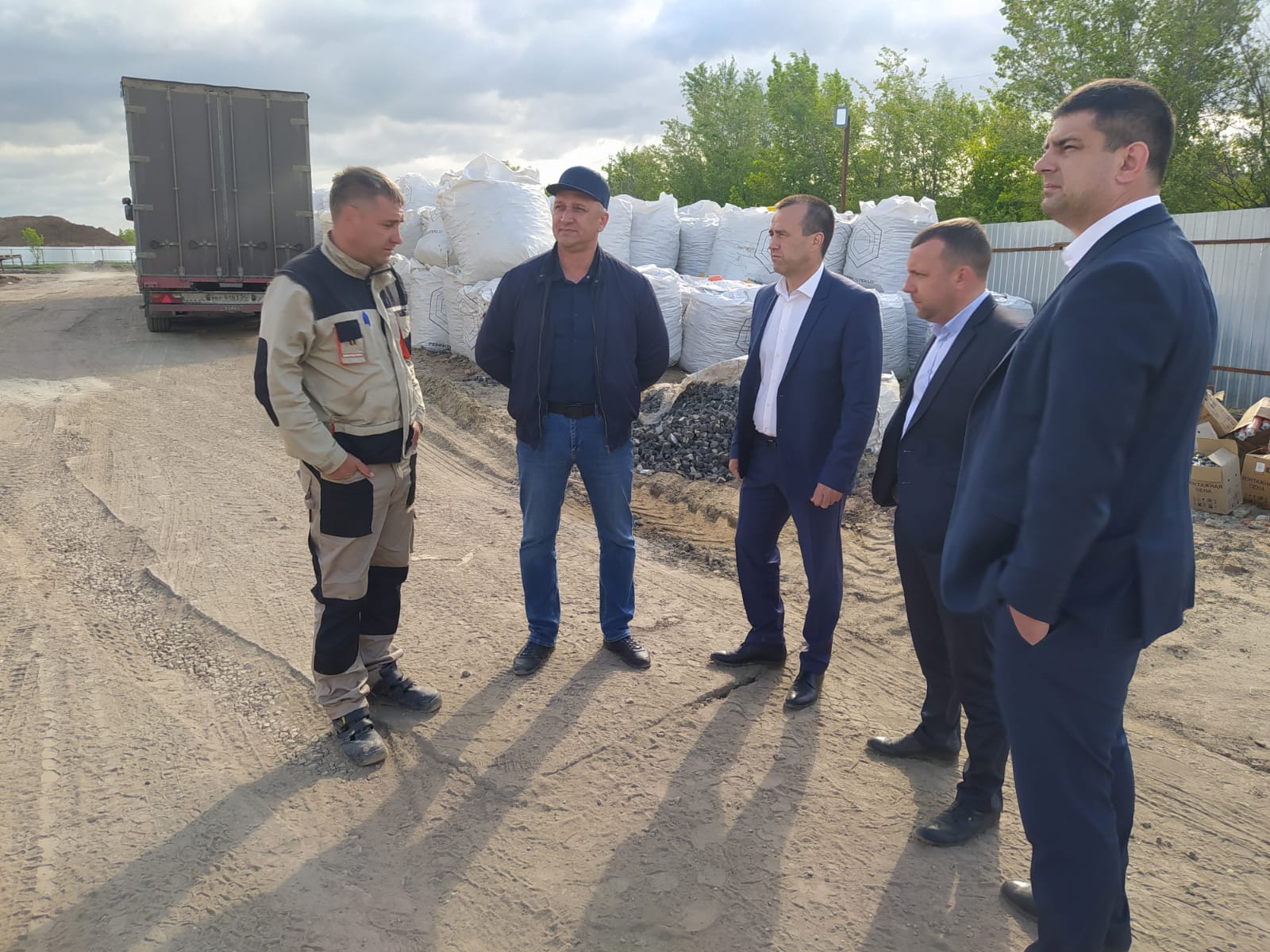 Глава администрации Волжского района проконтролировал строительство новой школы