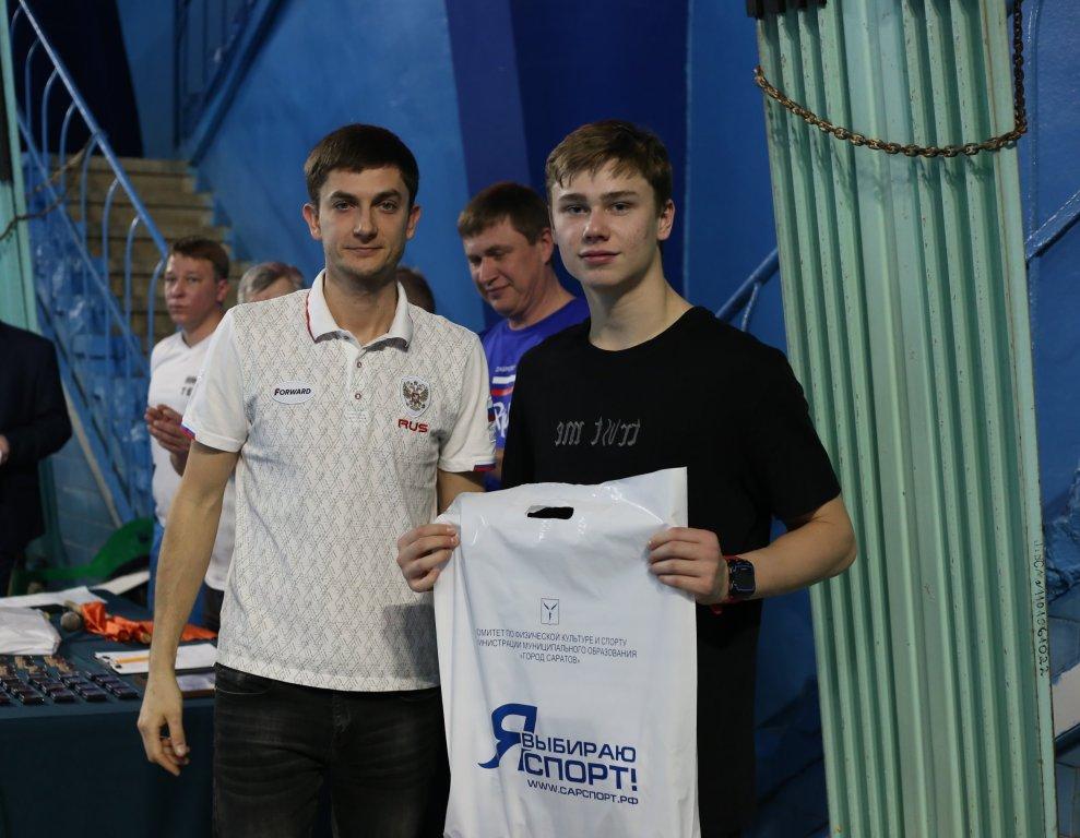 В бассейне «Саратов» состоялись соревнования по триатлону