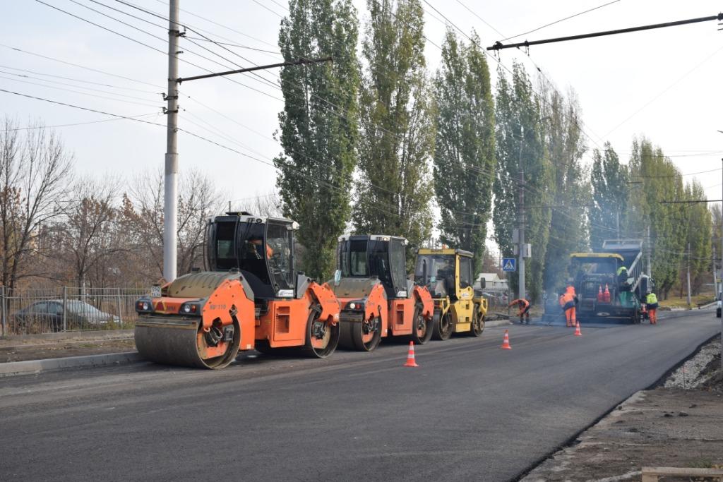 Представители общественности и депутатского корпуса проинспектировали ход ремонта дорог в Саратове