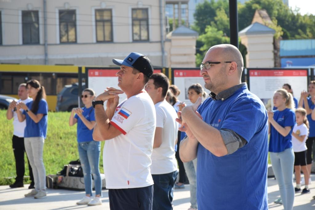 «Физкульт-субботник» состоялся на площади имени Петра Первого