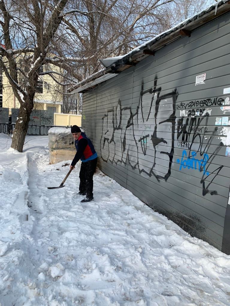 Сотрудники комитета муниципального контроля проверили соблюдение требований по очистке крыш от снега, наледи и сосулек