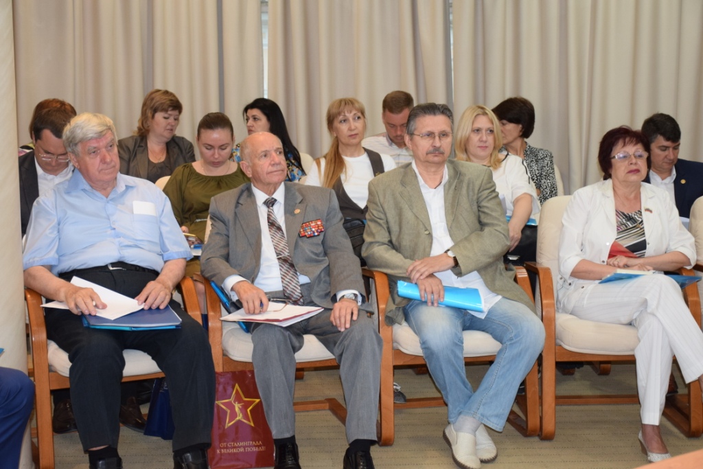В Саратове обсудили лучшие практики социальной поддержки жителей и взаимодействия с ветеранскими организациями в городах Поволжья