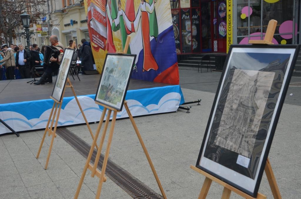 В самом центре Саратова ко Дню города организованы различные выставки и развлекательные мероприятия