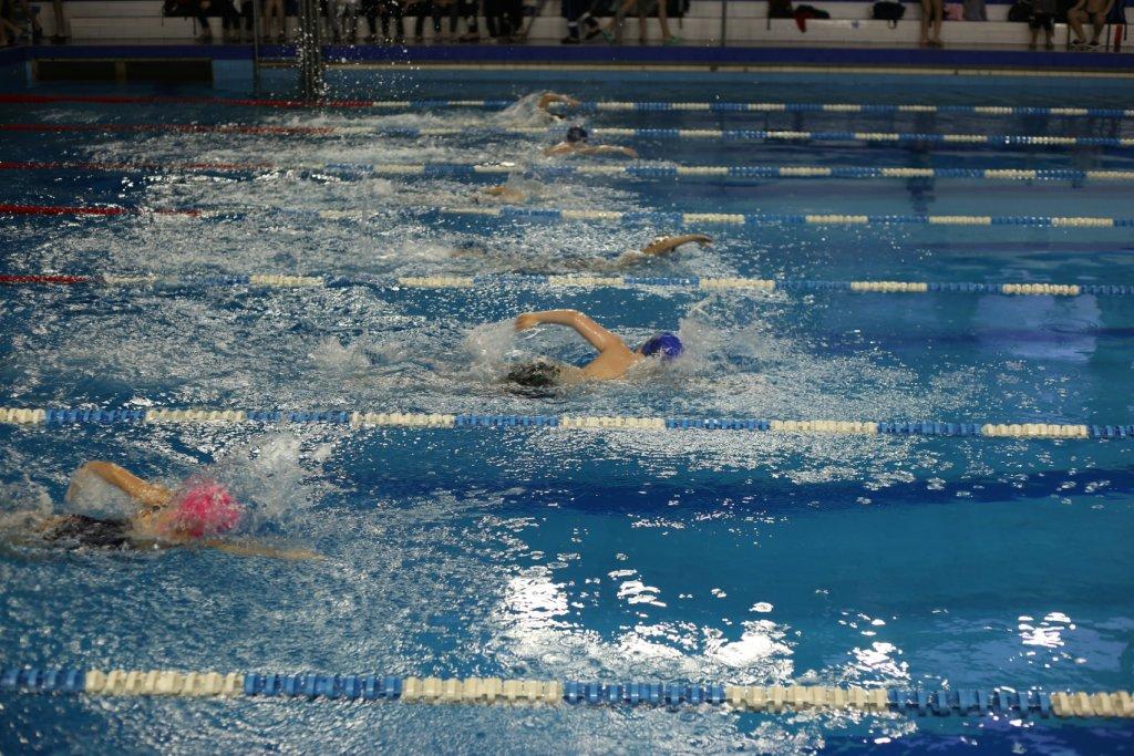 В бассейне «Саратов» состоялись соревнования по триатлону