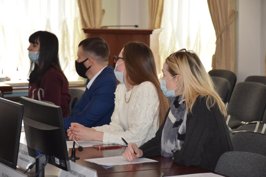 Представители городской администрации провели встречу с руководителями спортивных некоммерческих организаций Саратова
