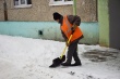 Сегодня в Саратове от снега и сосулек почистили 26 крыш и свыше тысячи дворов