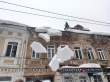 Сотрудники администрации Фрунзенского района проверили ход работ по очистке кровель зданий от снега и наледи