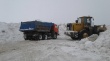 На территории Кировского района продолжаются работы по уборке и вывозу снега 