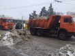 Продолжаются работы по очистке и вывозу снега с территории Кировского района 