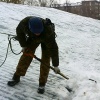 В Кировском районе ведутся работы по очистке крыш