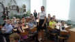 Ученики общеобразовательных учреждений Волжского района Саратова поздравили с профессиональным праздником педагогов
