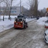 На территории областного центра продолжается комплексная уборка снега