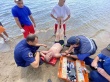 Спасатели помогли тонущему мужчине выбраться из воды