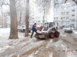 В Заводском районе продолжаются комплексные работы по очистке придомовых территорий от снега и наледи