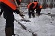 Рабочие приступили к уборке города от снега