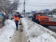 На территории Кировского района продолжается уборка снега и наледи