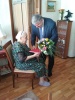 Ветеран Великой Отечественной войны принимает поздравления со 100-летним юбилеем