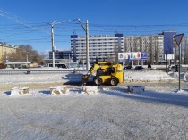 В Ленинском районе активное участие в работах по очистке территорий от снега принимают предприятия различных форм собственности 