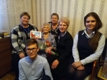 Гагаринцы лицея «Солярис» поздравили со 100-летним юбилеем Татьяну Ефимовну Еськину