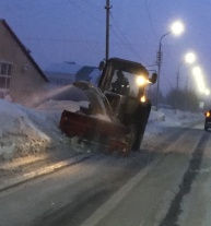 Продолжаются работы по вывозу снега с дорог Ленинского района