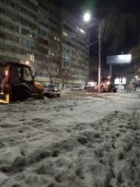 Глава администрации Волжского района проконтролировал работы по уборке снега в ночное время