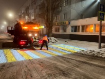 В Саратове продолжается расчистка дорог и тротуаров от снега и наледи