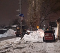 Продолжаются снегоуборочные работы на территории Волжского района