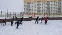 Последний день каникул в Ленинском районе посвятили зимнему спорту