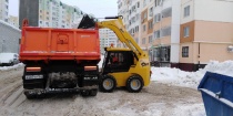 В Кировском районе в круглосуточном режиме организованы работы по уборке и вывозу снега