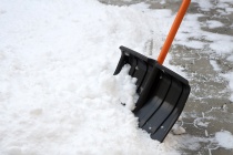 Специалисты муниципального жилищного контроля выявили нарушения при уборке снега и наледи