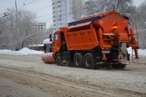 В Заводском районе активно продолжаются снегоуборочные мероприятия