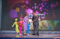 Михаил Исаев вручил награду победителю городского конкурса профессионального мастерства «Воспитатель года – 2022»