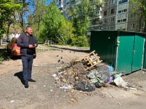 На территории Октябрьского района проверили своевременность вывоза мусора