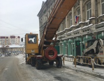 В Волжском районе продолжаются работы по очистке территории от снега и наледи 