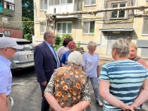 Игорь Молчанов провел встречу с жителями